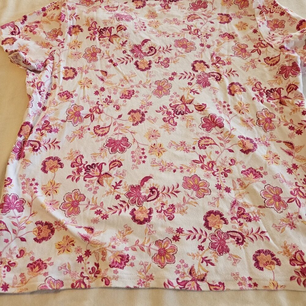 Basic Edition Top Pink Flowers - Picture 6 of 6
